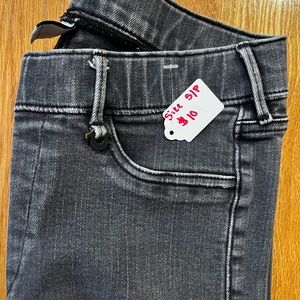 True Religion Jean leggings size
Small/ petite grey/ black $10